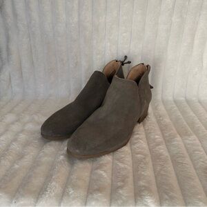Kenneth Cole Reaction Suede Ankle Booties Gray Taupe Low Heel Boots Size 6
